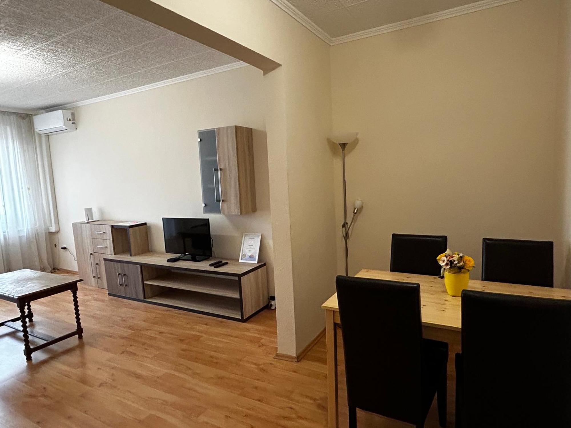 Backstage Apartment Gyor Luaran gambar